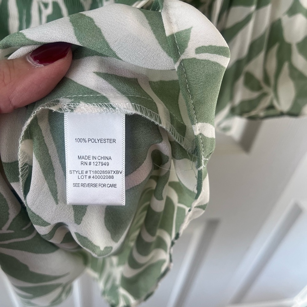 Lightweight Green and White Leaf Print Blouse - Picture 6 of 6